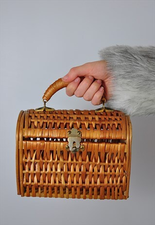 VINTAGE SMALL WICKER HANDBAG BASKET