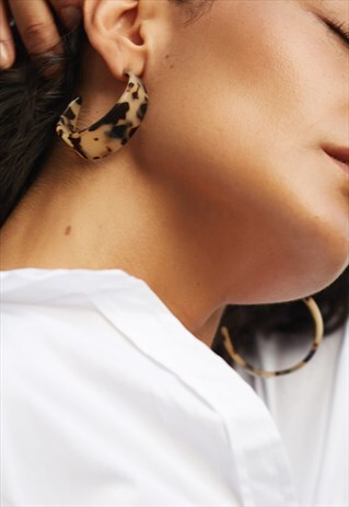 CASTRO HOOP EARRINGS IN TORTOISESHELL RESIN