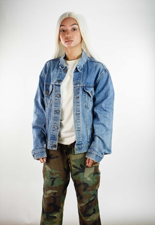 VINTAGE 90'S LEVIS DISTRESSED TRUCKER JACKET IN PALE BLUE