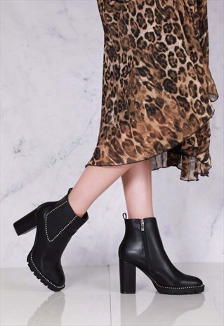 BALL BEARING DETAIL ANKLEBOOT IN BLACK MATT
