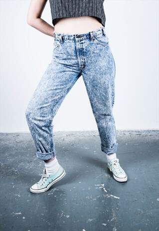 VINTAGE HIGH-WAISTED BLUE LEVI'S MOM JEANS