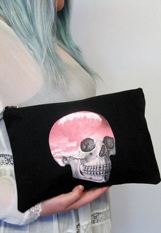 ATOMIC CLOUD SKULL CLUTCH BAG