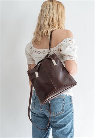 VINTAGE 90S SQUARE RUCKSACK IN BROWN