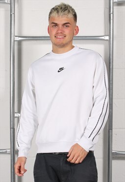 Vintage Nike Sweatshirt in White Pullover Jumper Small
