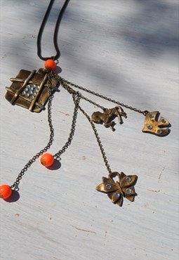 Deadstock butterfly/horse/bird charm pendant strassy chain 