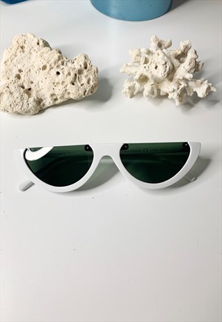 HALF CATS EYE SUNGLASSES IN WHITE