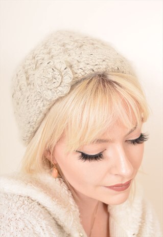 VINTAGE KNITTED WOOL BEANIE HAT IN CREAM