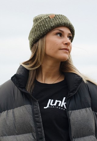 RIBBED KNITTED BEANIE HAT IN GREEN