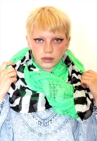 VINTAGE 90 STEVE MADDEN GREEN & BLACK STRIPED UNIQUE SCARF