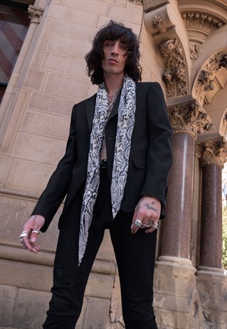 MENS BLACK/WHITE SNAKE SKIN PRINT THIN DETAIL SCARF