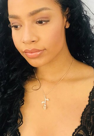 THE ENCHANTED ROSE PENDANT NECKLACE