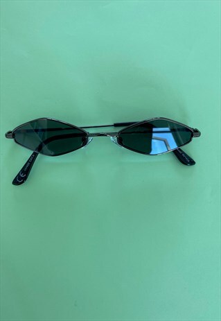 90'S STYLE SMALL DIAMOND SUNGLASSES - GUN METAL