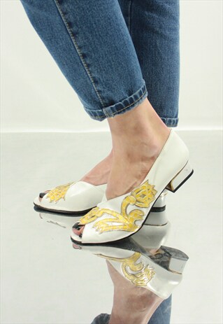 VINTAGE 60' BEAUTIFUL CUTE SHOES WITH GOLD EMBROIDERY