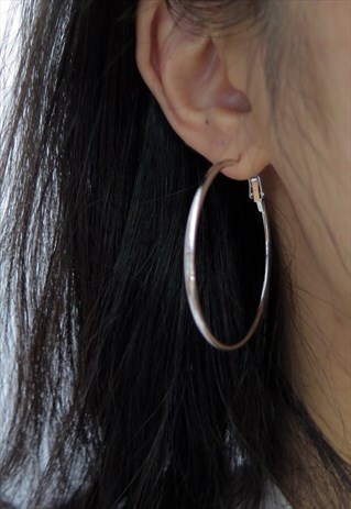 BASIC THIN SILVER HOOP EARRINGS
