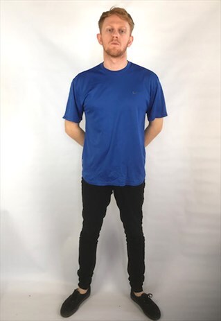 VINTAGE NIKE T SHIRT