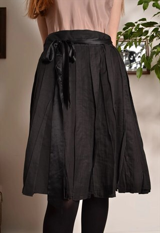VINTAGE 90S COAST PLEATED SKIRT IN BLACK