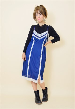 80'S VINTAGE MIDI SLIP DRESS WITH LACE TRIM IN BLUE