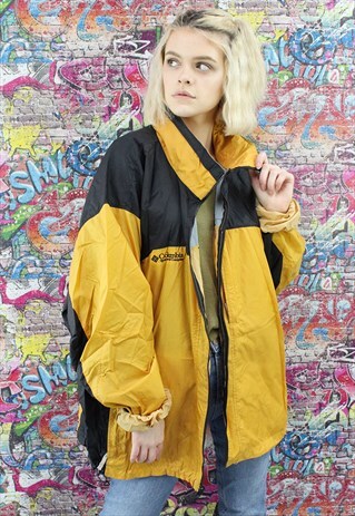 VINTAGE 90S SHELL JACKET / WIND BREAKER. UNISEX SPORTSWEAR.