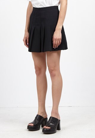VINTAGE BLACK REEBOK MINI SKIRT