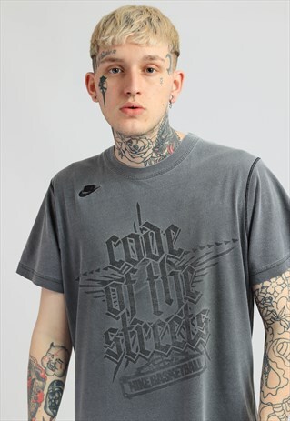 VINTAGE NIKE T-SHIRT