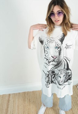 Vintage 90s Long T-Shirt White Tiger Graphic Print 