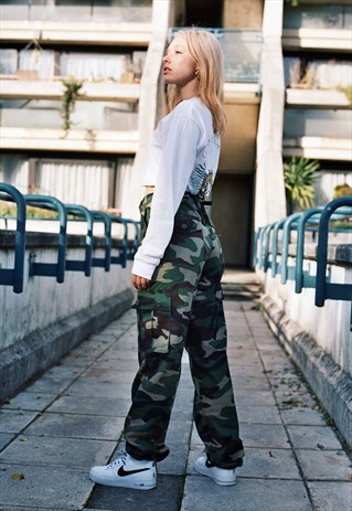 CAMO TROUSERS WITH WOVEN LABEL DETAIL