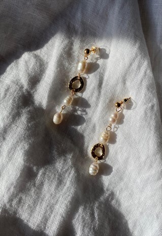 FAUX PEARL AND GOLD DETAIL STATEMENT DROPPER EARRINGS