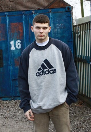 VINTAGE GREY ADIDAS SWEATSHIRT