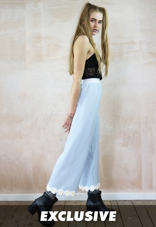 EXCLUSIVE BABY BLUE DAISY CROP TROUSERS