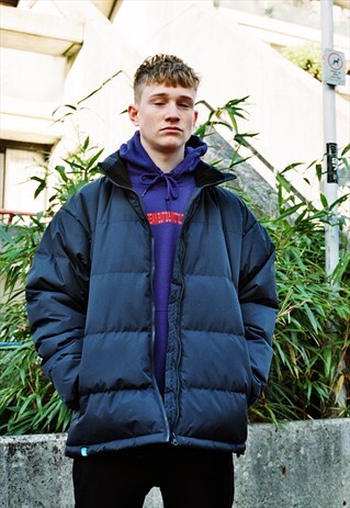 HEAVYWEIGHT NAVY PUFFER JACKET WITH WOVEN LABEL DETAILING