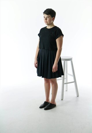 BLACK ACCORDION SKIRT / SIDE PLEAT SKIRT /