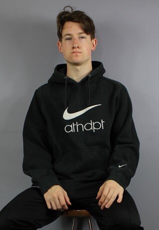 VINTAGE NIKE HOODIE IN BLACK WITH EMBROIDERED LOGO AND POUCH