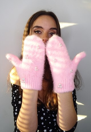 PINK FLUFFY MITTENS WITH PEARL BEADS.