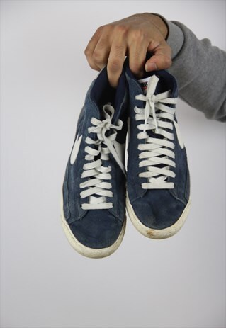 VINTAGE NIKE NAVY 90'S HIGH TOP TRAINERS