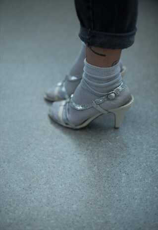 VINTAGE 80'S WHITE/SILVER SNAKE SKIN LOOKS SANDALS