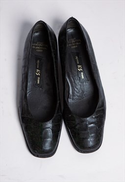 Vintage Y2K women's leather loafer shoes in black