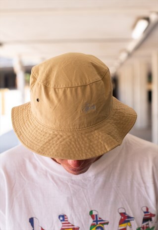 VINTAGE 90'S STUSSY BUCKET HAT IN BEIGE AND WHITE