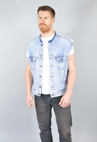 VINTAGE LEVIS LIGHT BLUE SLEEVELESS/COLLARLESS DENIM JACKET