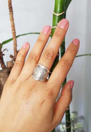 VINTAGE STERLING SILVER ARMOUR ENGRAVED RING
