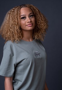 Short sleeved T-shirt in Sage with embroidered signature 