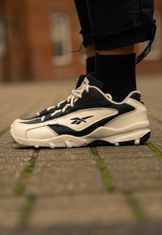 VINTAGE REEBOK EQUINOX 1993 TRAINERS IN WHITE AND BLACK
