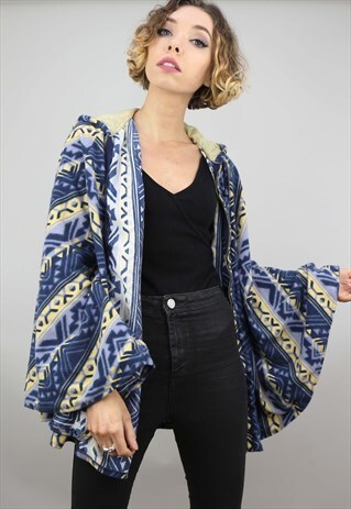 VINTAGE 90S OVERSIZED PATTERNED FLEECE PONCHO WITH HOOD