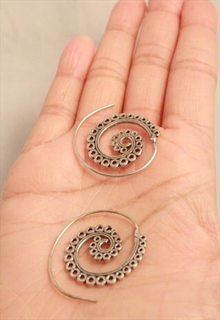 SILVER LOOK HOOP EARRINGS