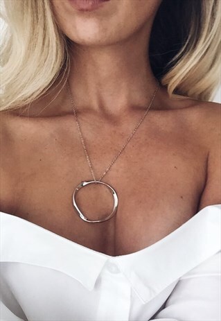 SILVER OVERSIZED CIRCLE NECKLACE