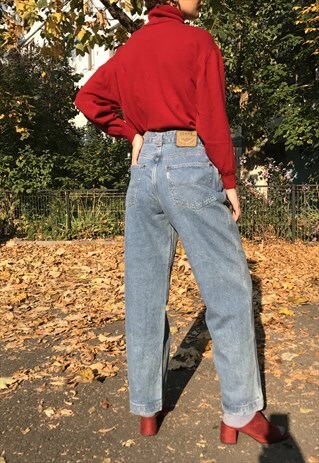 HIGHWAISTED JEANS
