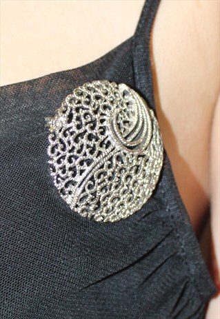 VINTAGE 80S CLASSY SPIRAL DESIGN CIRCULAR METAL BROOCH