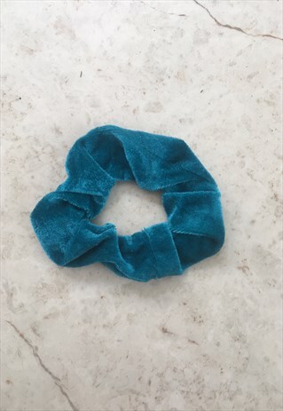 TURQUOISE VELVET SCRUNCHIE