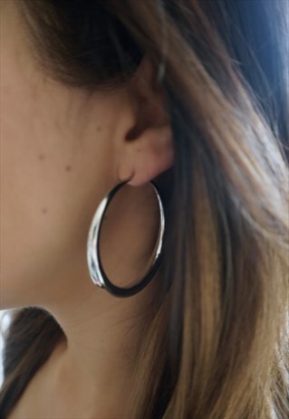 STATEMENT POLISHED HOOP EARRINGS