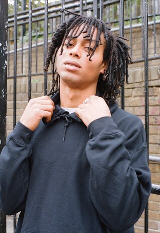 HEAVYWEIGHT HOODIE IN BLACK WITH WOVEN LABEL DETAIL