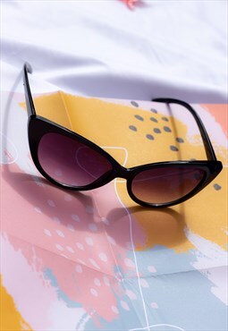 Black Curved Classic Cat Eye Sunglasses